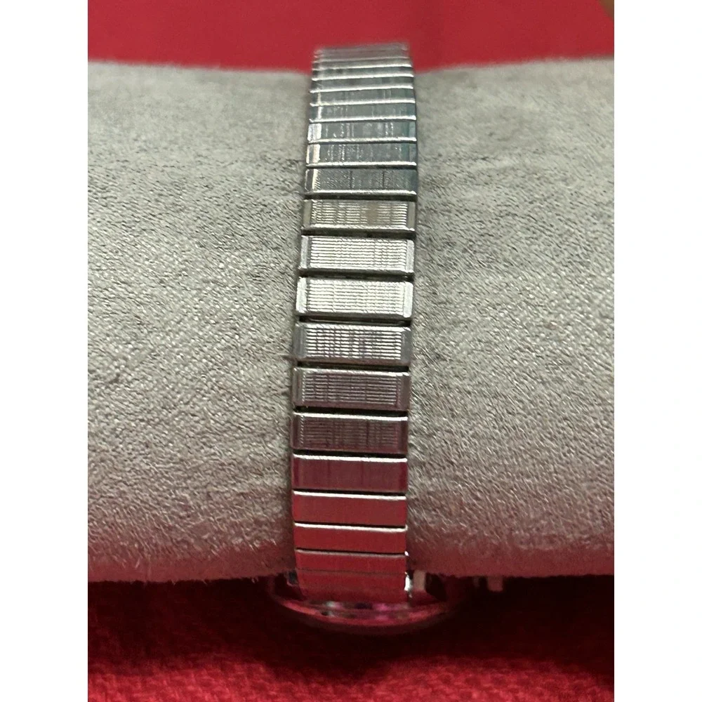 Vintage 1973 Caravelle Bulova Watch Womens Manual Wind Stretch Band READ